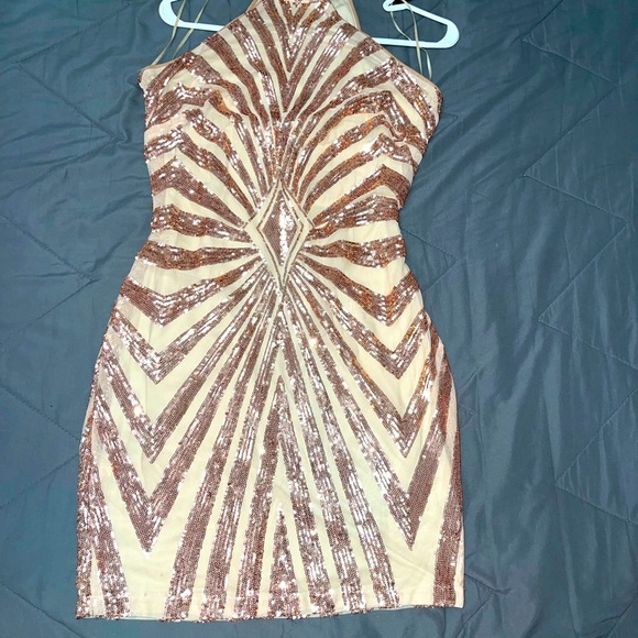 It is a beautiful short dress.  it's totally new - Picture 2 of 6